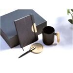 Coffret cadeau Laura avec carnet à couverture rigide A5 et stylo bille (encre noire) – Image 8