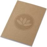 Carnet A6 à couverture souple recyclée en kraft Novella Austen avec 50 feuilles – Image 3